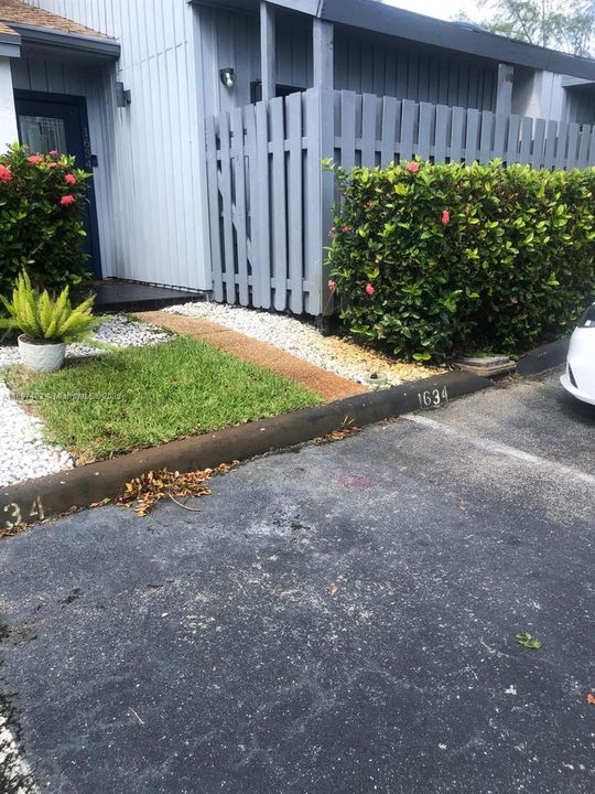 For Rent: $2,800 (2 beds, 2 baths, 1241 Square Feet)