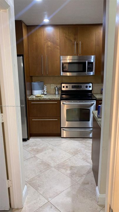 For Rent: $2,800 (2 beds, 2 baths, 1241 Square Feet)