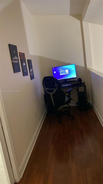 For Rent: $2,800 (2 beds, 2 baths, 1241 Square Feet)