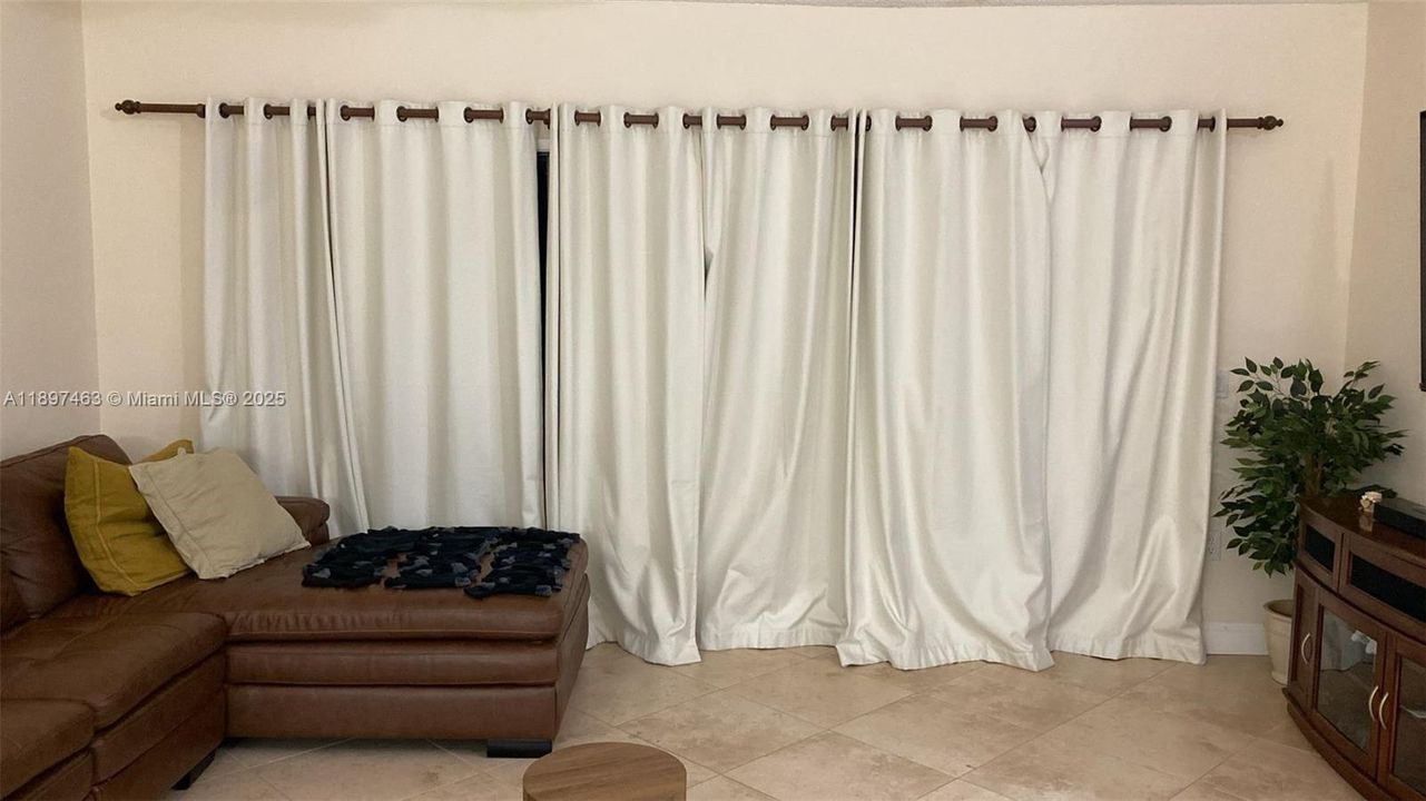 For Rent: $2,800 (2 beds, 2 baths, 1241 Square Feet)