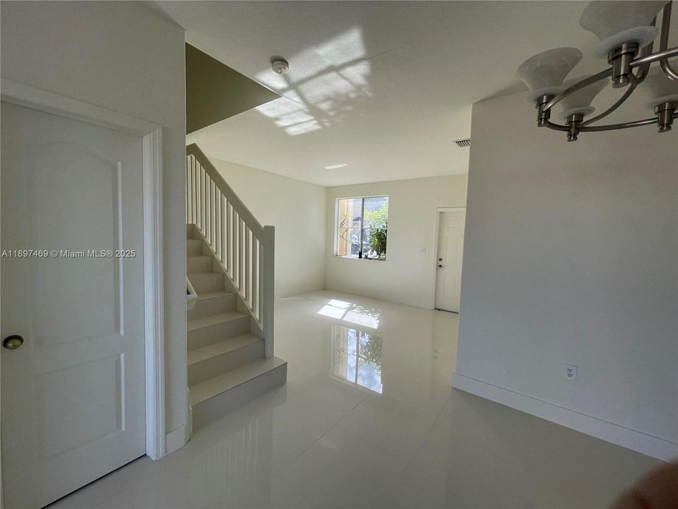 待售: $469,000 (3 贝兹, 2 浴室, 1387 平方英尺)