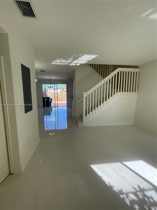 待售: $469,000 (3 贝兹, 2 浴室, 1387 平方英尺)