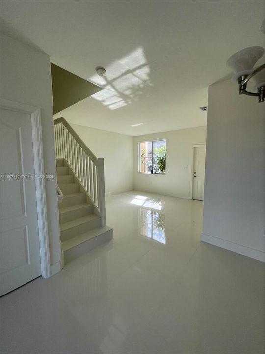 待售: $469,000 (3 贝兹, 2 浴室, 1387 平方英尺)