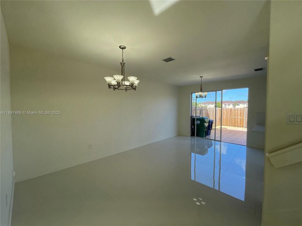 待售: $469,000 (3 贝兹, 2 浴室, 1387 平方英尺)