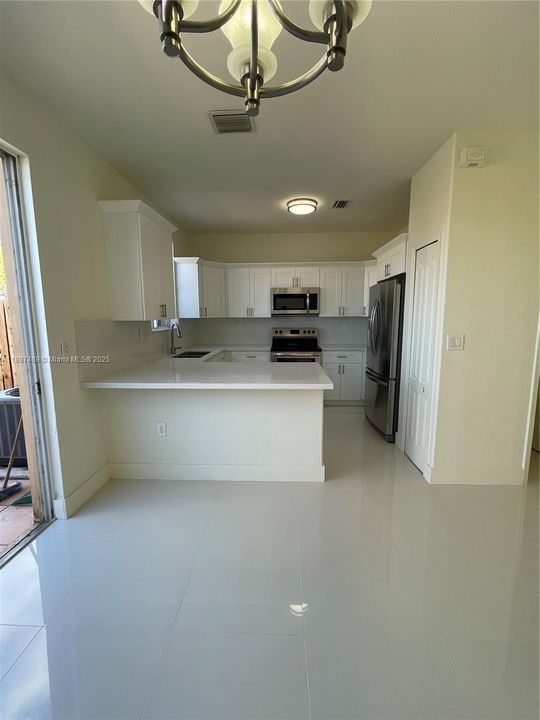 待售: $469,000 (3 贝兹, 2 浴室, 1387 平方英尺)