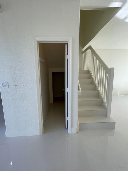 待售: $469,000 (3 贝兹, 2 浴室, 1387 平方英尺)