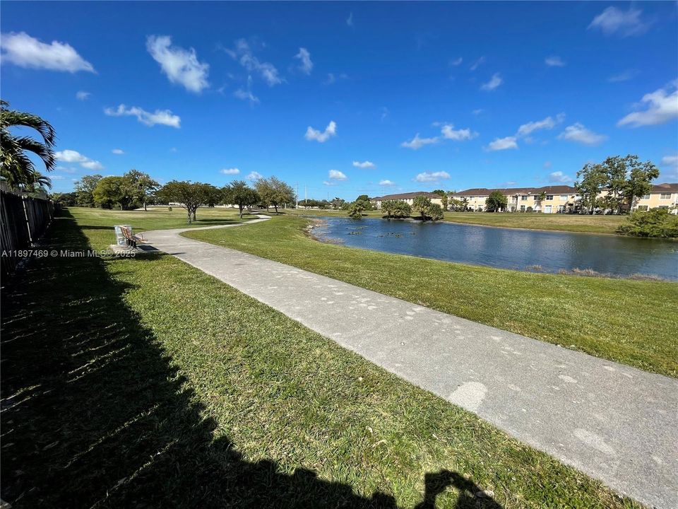 待售: $469,000 (3 贝兹, 2 浴室, 1387 平方英尺)