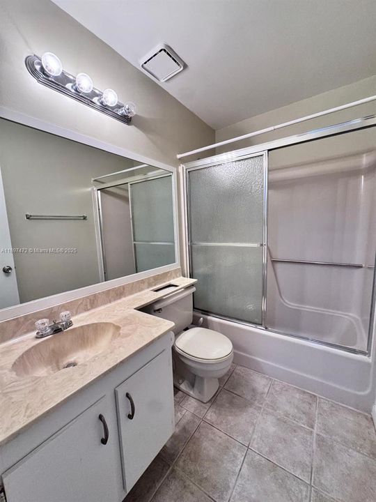 Active With Contract: $2,300 (2 beds, 2 baths, 943 Square Feet)