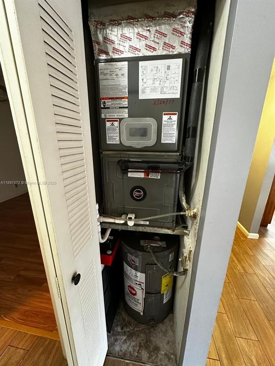 Active With Contract: $2,300 (2 beds, 2 baths, 943 Square Feet)