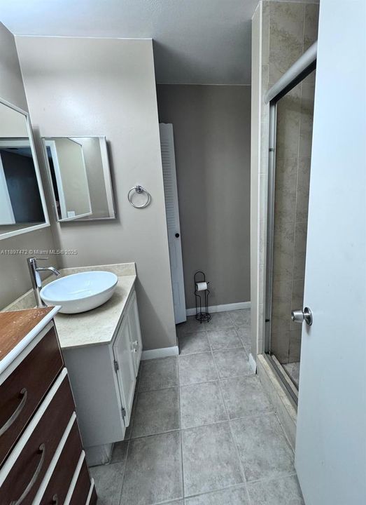 Active With Contract: $2,300 (2 beds, 2 baths, 943 Square Feet)