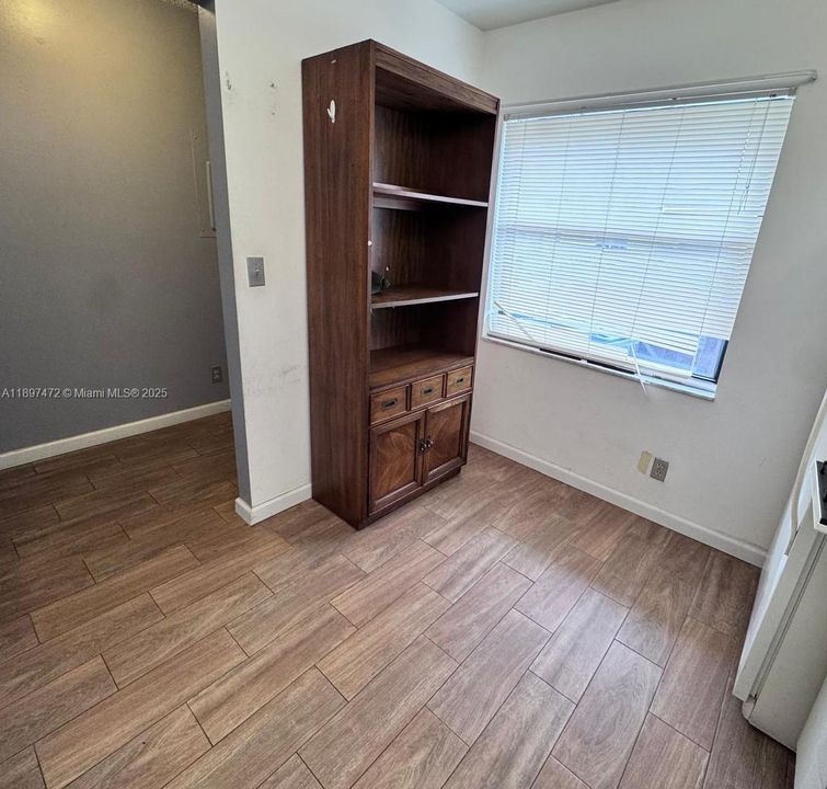 Active With Contract: $2,300 (2 beds, 2 baths, 943 Square Feet)