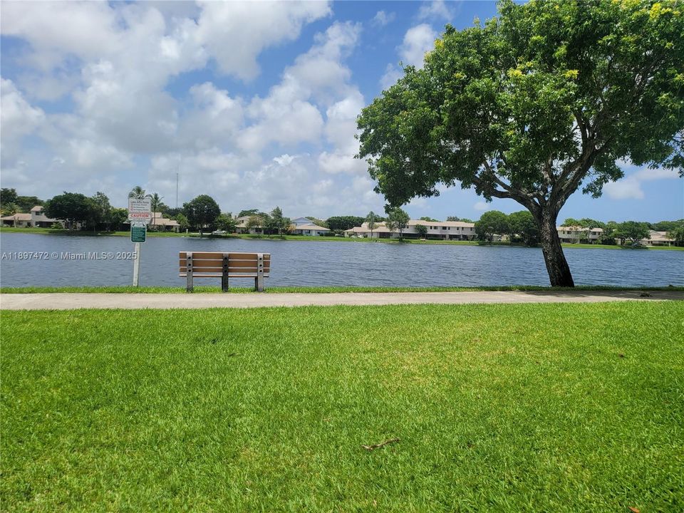 Active With Contract: $2,300 (2 beds, 2 baths, 943 Square Feet)