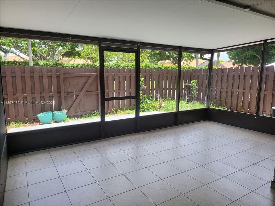 Active With Contract: $2,300 (2 beds, 2 baths, 943 Square Feet)