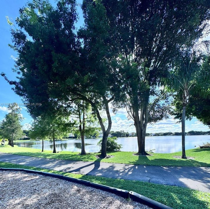 Active With Contract: $2,300 (2 beds, 2 baths, 943 Square Feet)