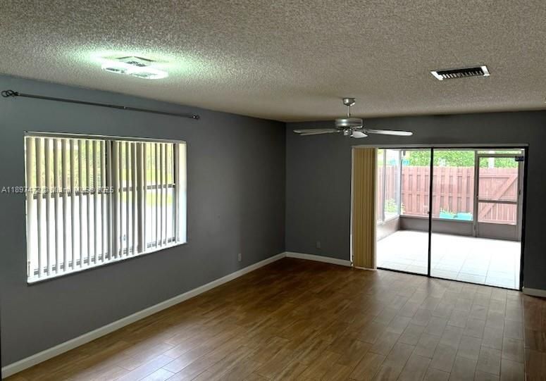 Active With Contract: $2,300 (2 beds, 2 baths, 943 Square Feet)