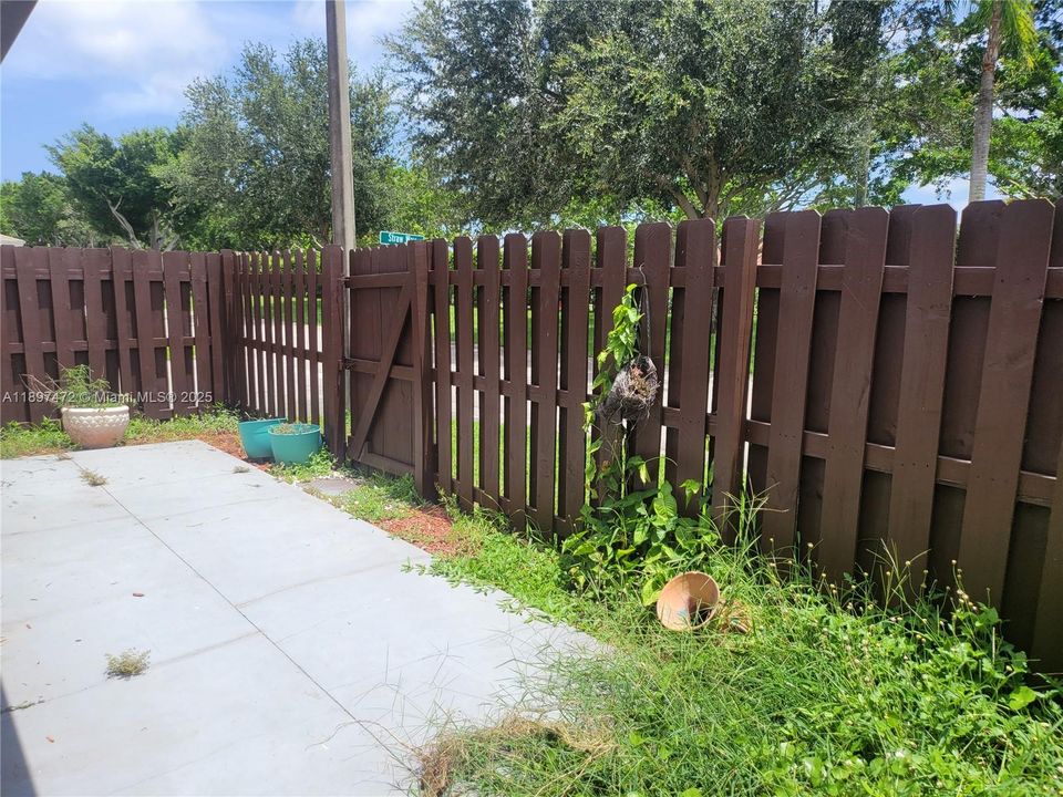 Active With Contract: $2,300 (2 beds, 2 baths, 943 Square Feet)