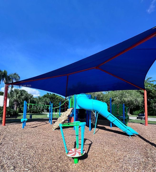 Active With Contract: $2,300 (2 beds, 2 baths, 943 Square Feet)