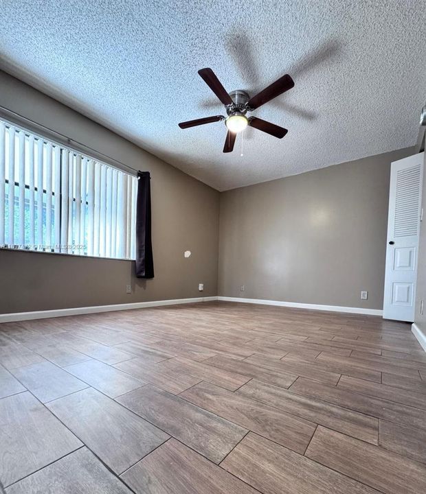 Active With Contract: $2,300 (2 beds, 2 baths, 943 Square Feet)