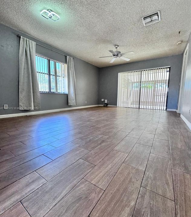 Active With Contract: $2,300 (2 beds, 2 baths, 943 Square Feet)