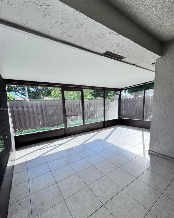 Active With Contract: $2,300 (2 beds, 2 baths, 943 Square Feet)