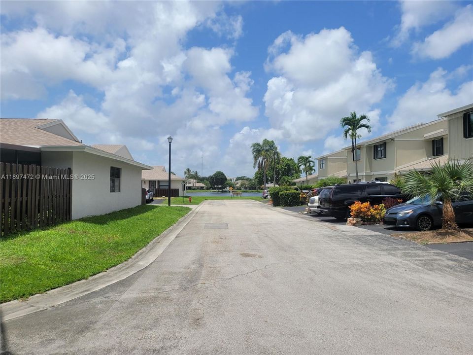 Active With Contract: $2,300 (2 beds, 2 baths, 943 Square Feet)