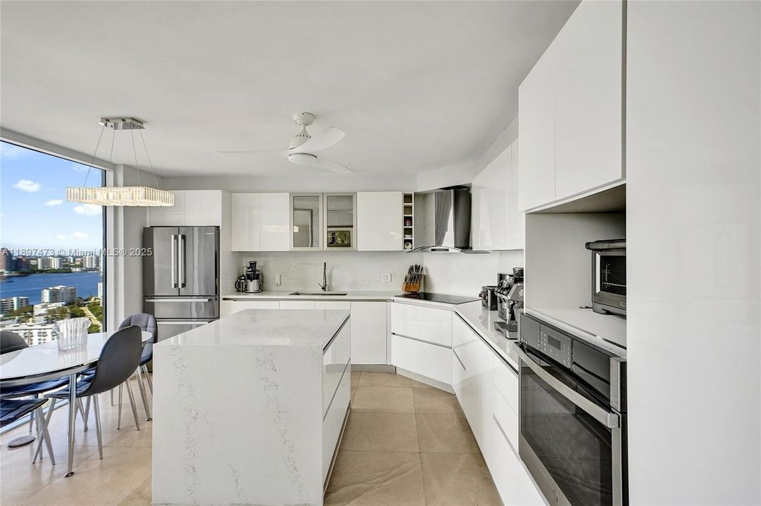 待售: $2,199,000 (3 贝兹, 3 浴室, 1840 平方英尺)