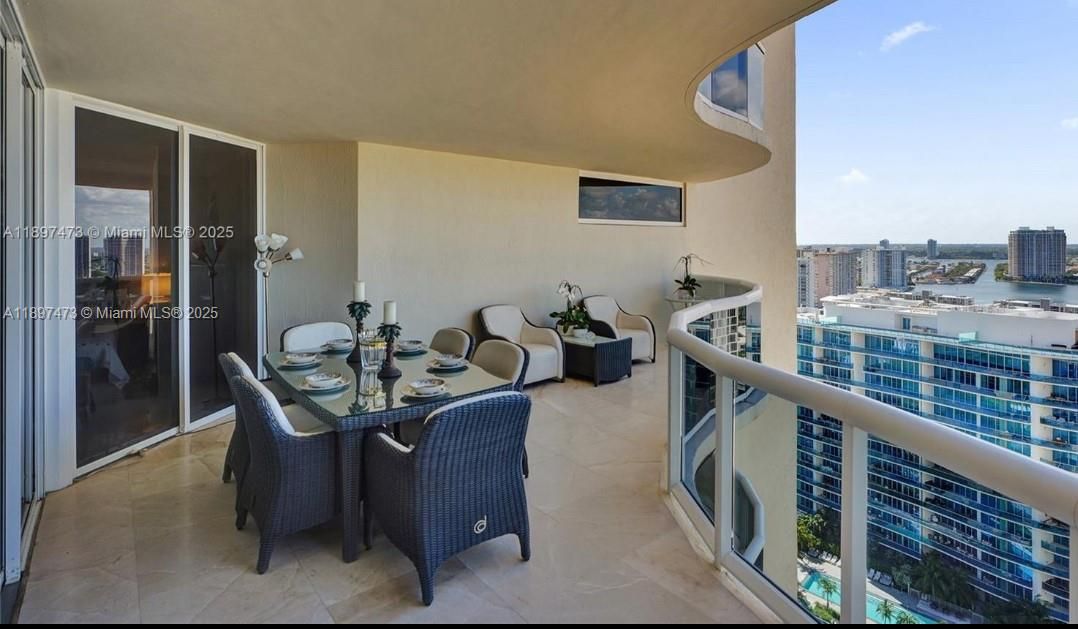 待售: $2,199,000 (3 贝兹, 3 浴室, 1840 平方英尺)