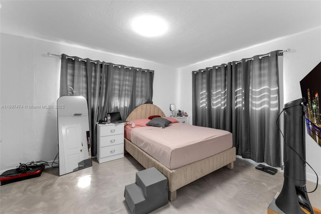 For Sale: $590,000 (3 beds, 2 baths, 1297 Square Feet)