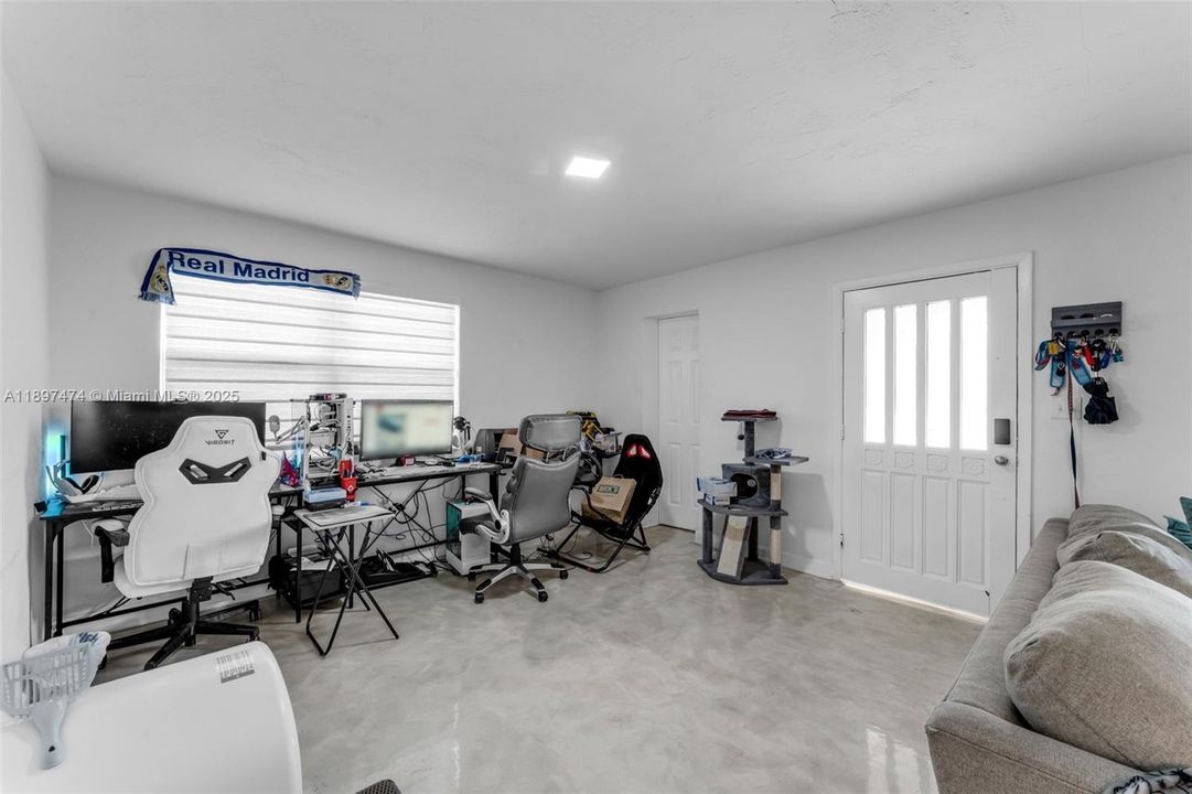 For Sale: $590,000 (3 beds, 2 baths, 1297 Square Feet)