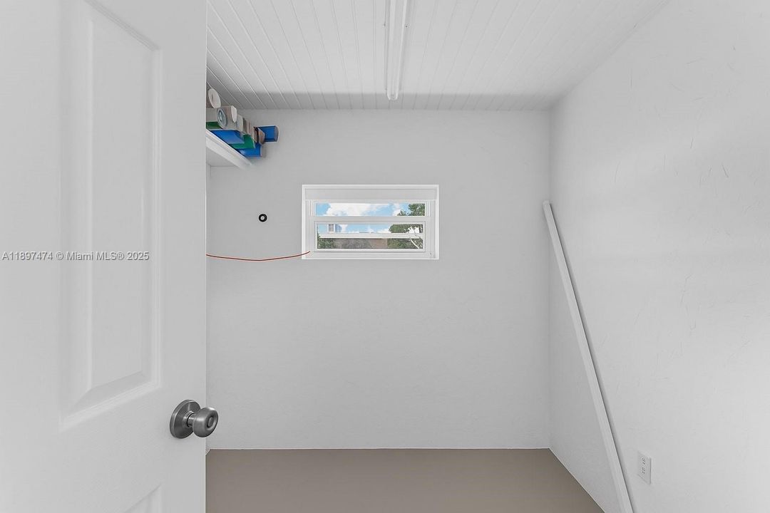 For Sale: $590,000 (3 beds, 2 baths, 1297 Square Feet)