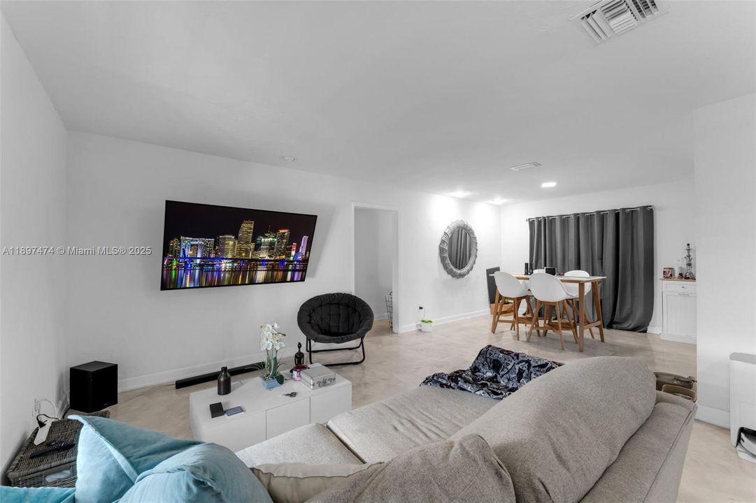 For Sale: $590,000 (3 beds, 2 baths, 1297 Square Feet)