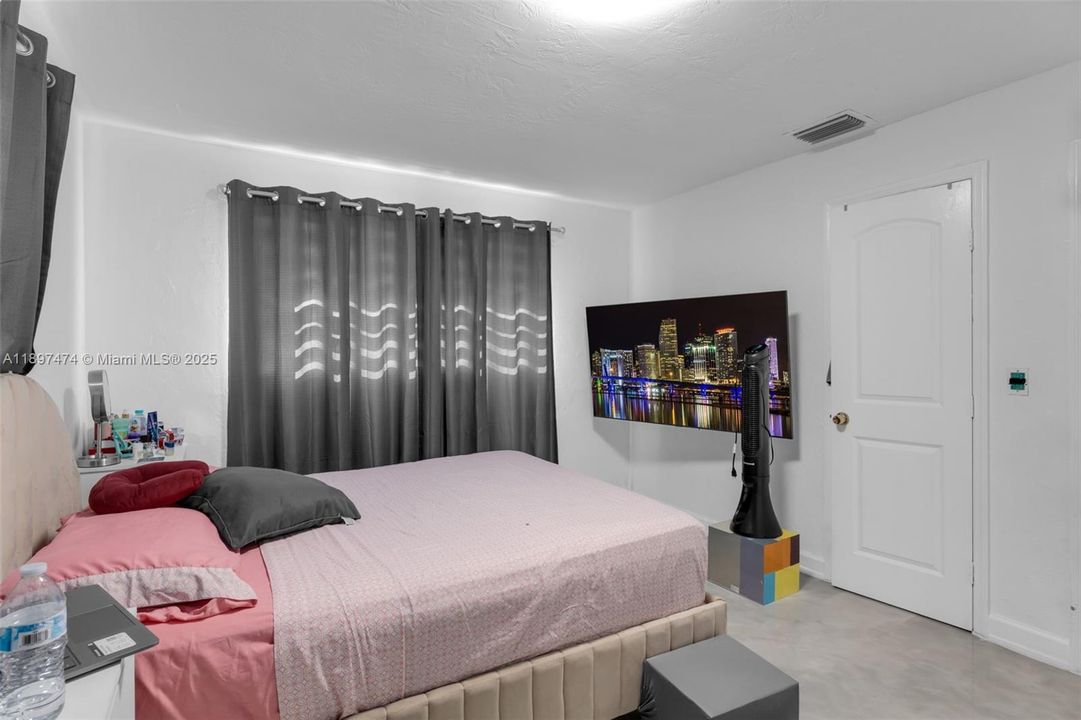 For Sale: $590,000 (3 beds, 2 baths, 1297 Square Feet)