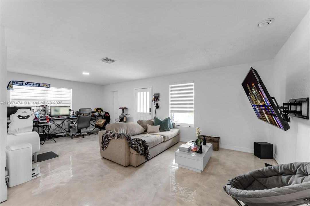 For Sale: $590,000 (3 beds, 2 baths, 1297 Square Feet)