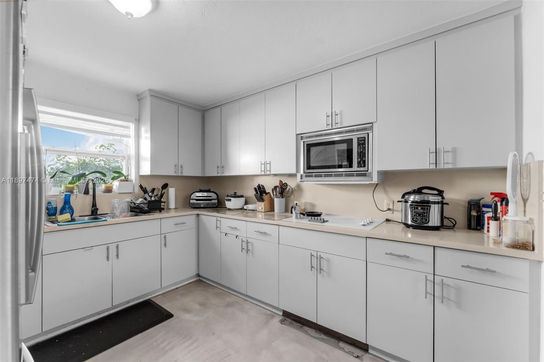 For Sale: $590,000 (3 beds, 2 baths, 1297 Square Feet)