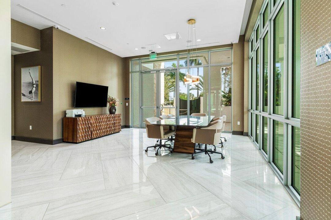 Royal Palm Residence #402