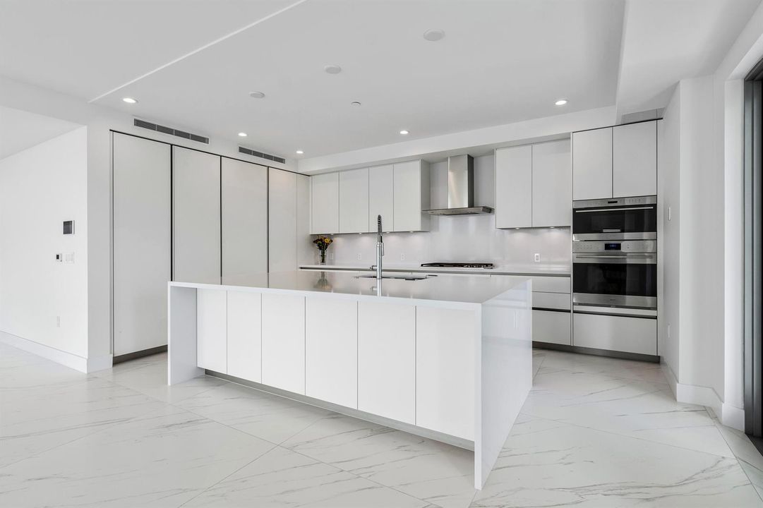 Royal Palm Residence #402
