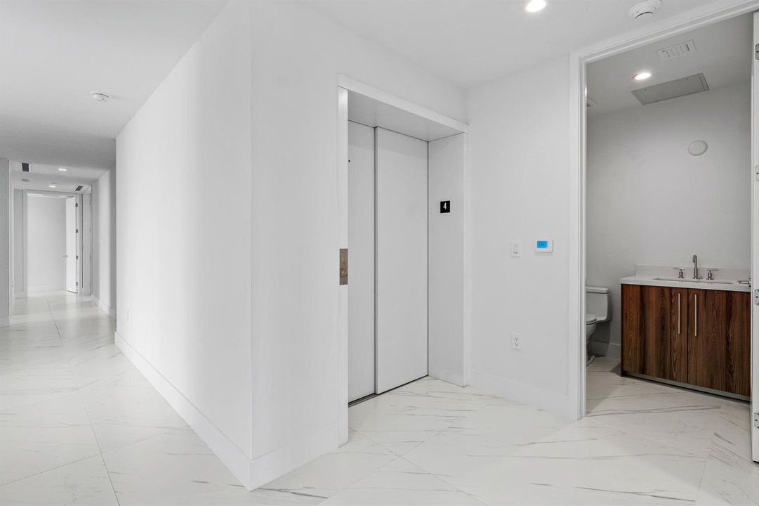 Royal Palm Residence #402
