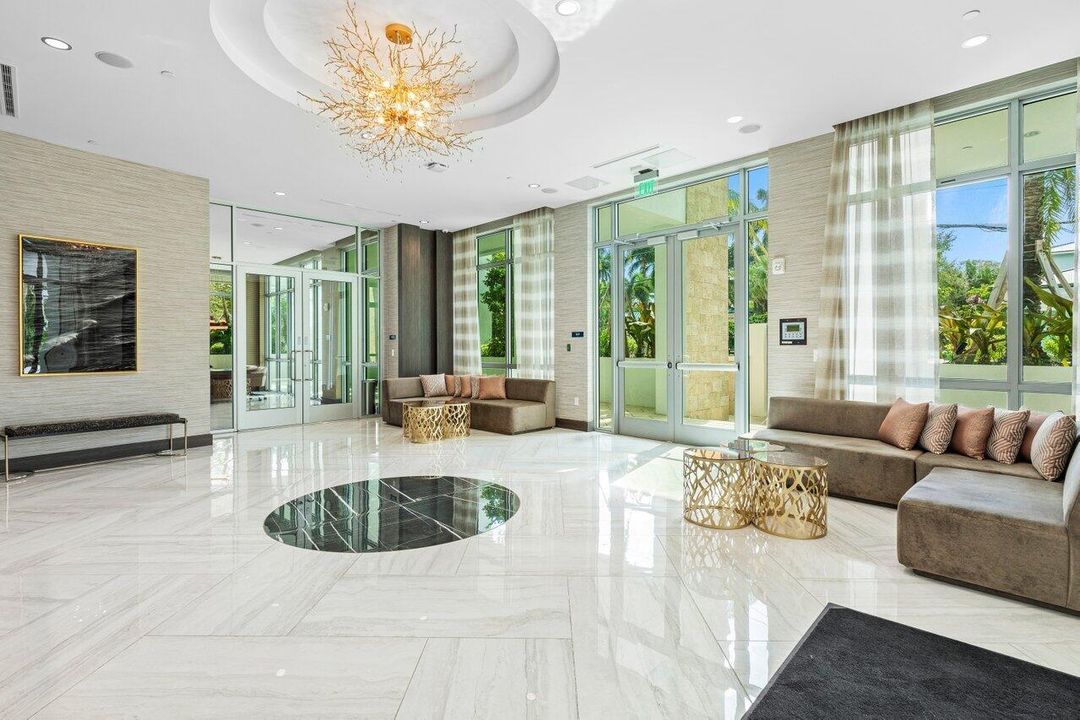 Royal Palm Residence #402