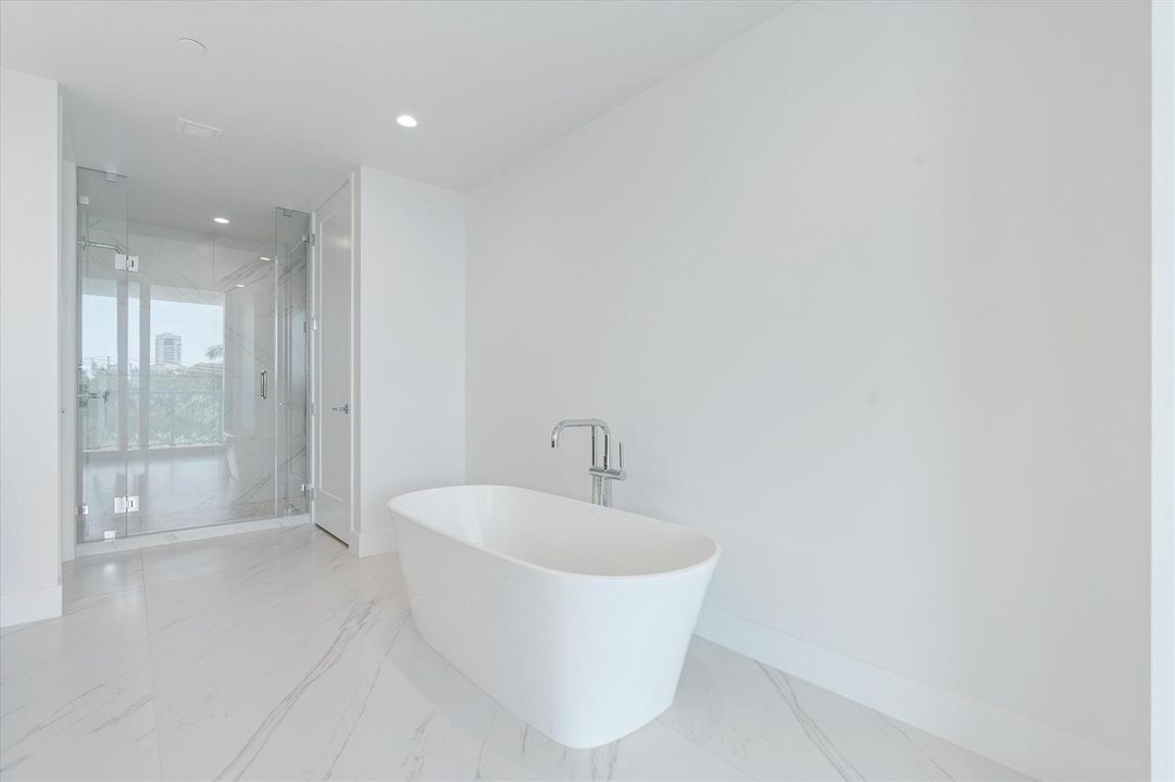 24-495 E Royal Palm Road #402-111
