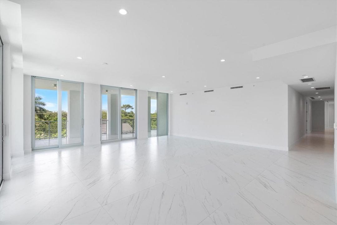05-495 E Royal Palm Road #402-104