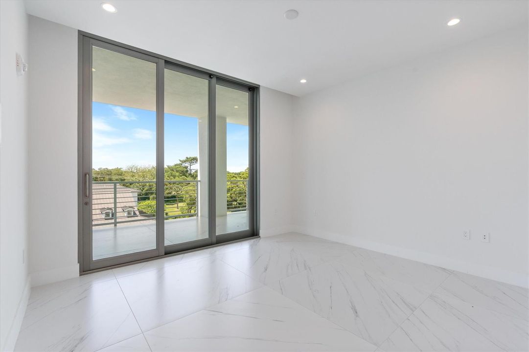 26-495 E Royal Palm Road #402-114