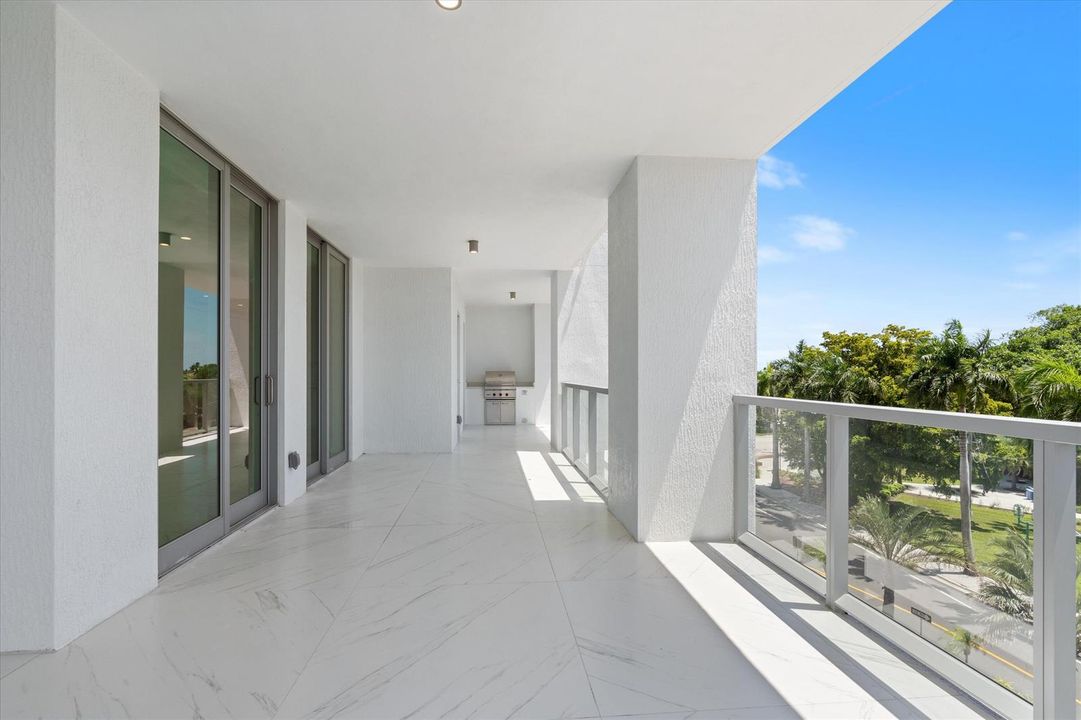 41-495 E Royal Palm Road #402-124