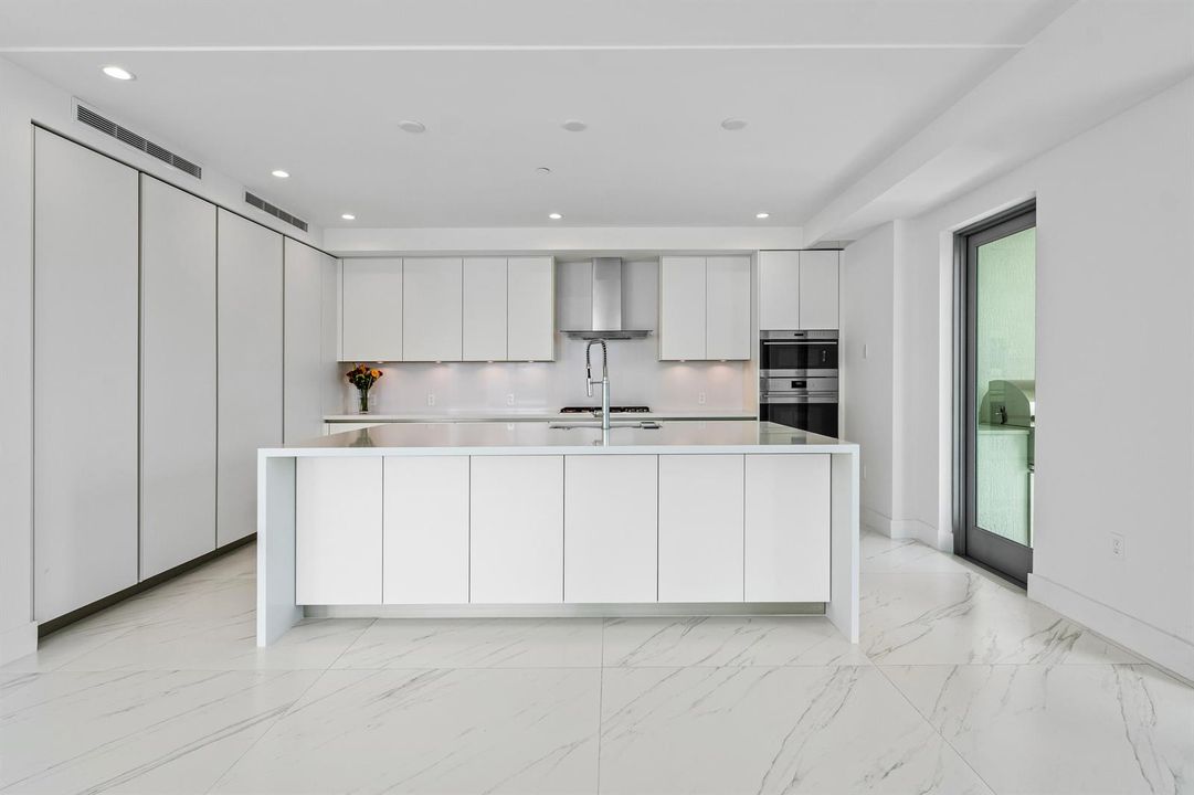 Royal Palm Residence #402
