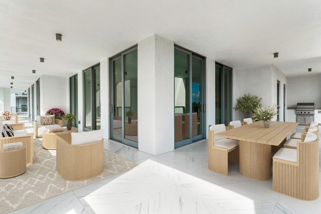 Royal Palm Residence #402