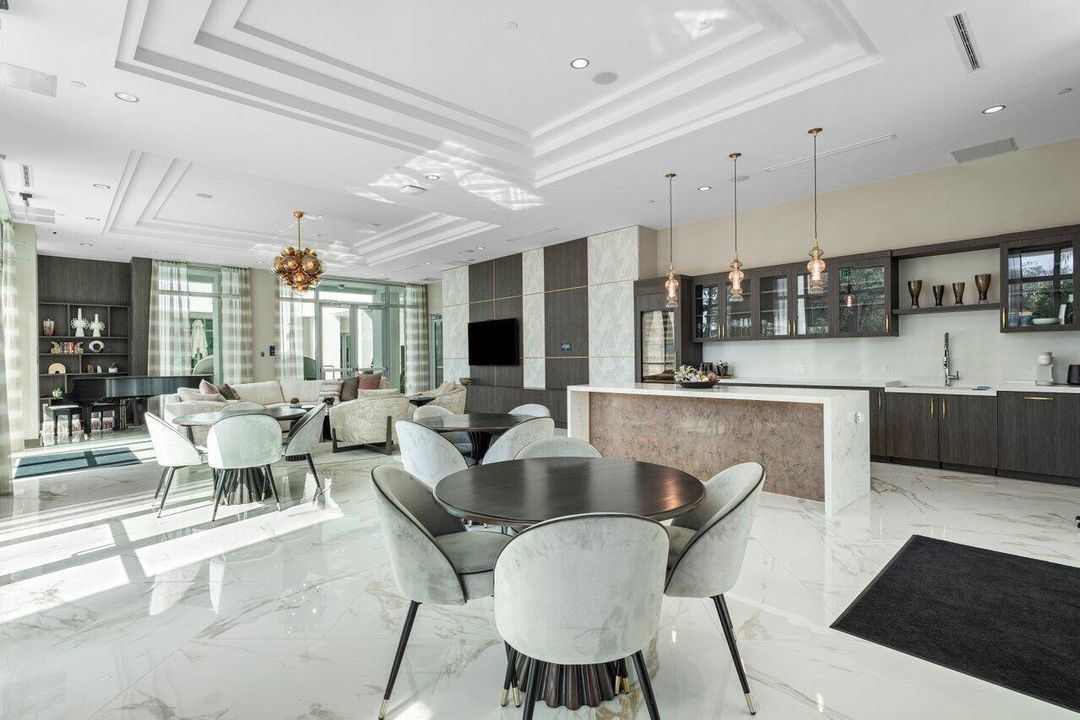 Royal Palm Residence #402