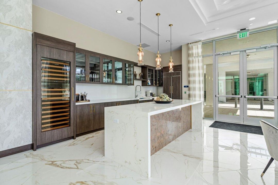 Royal Palm Residence #402