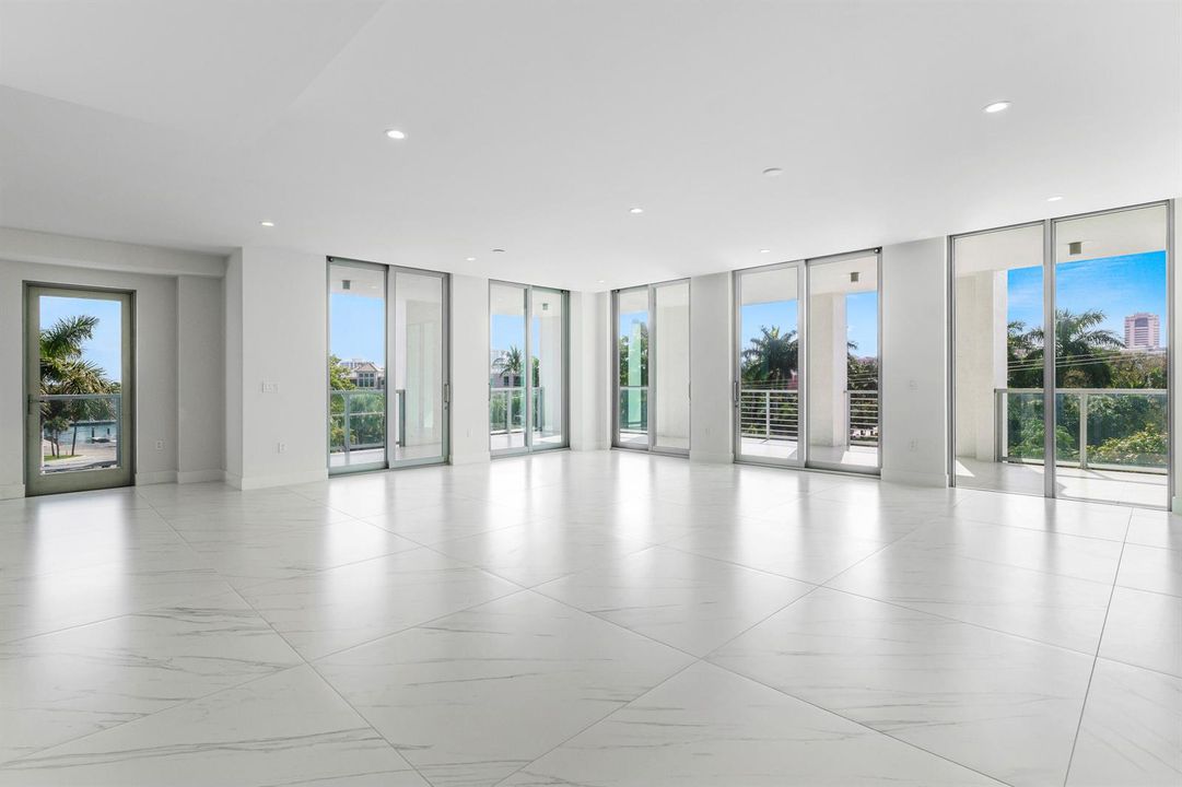 Royal Palm Residence #402