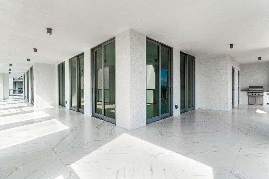Royal Palm Residence #402