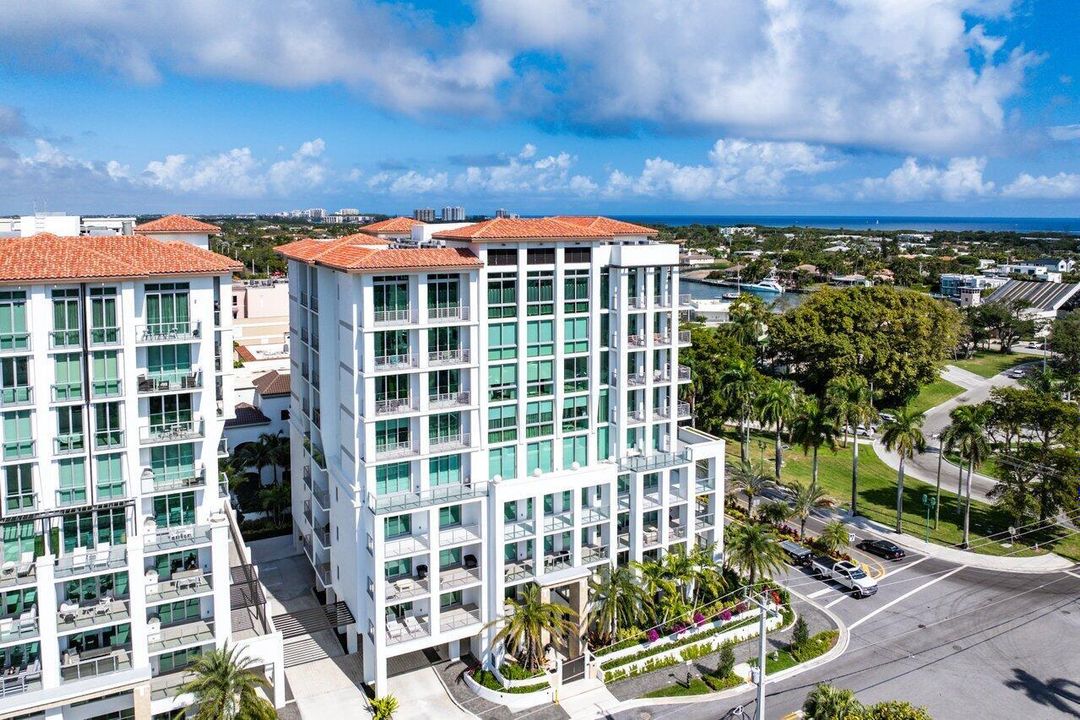 Royal Palm Residence #402