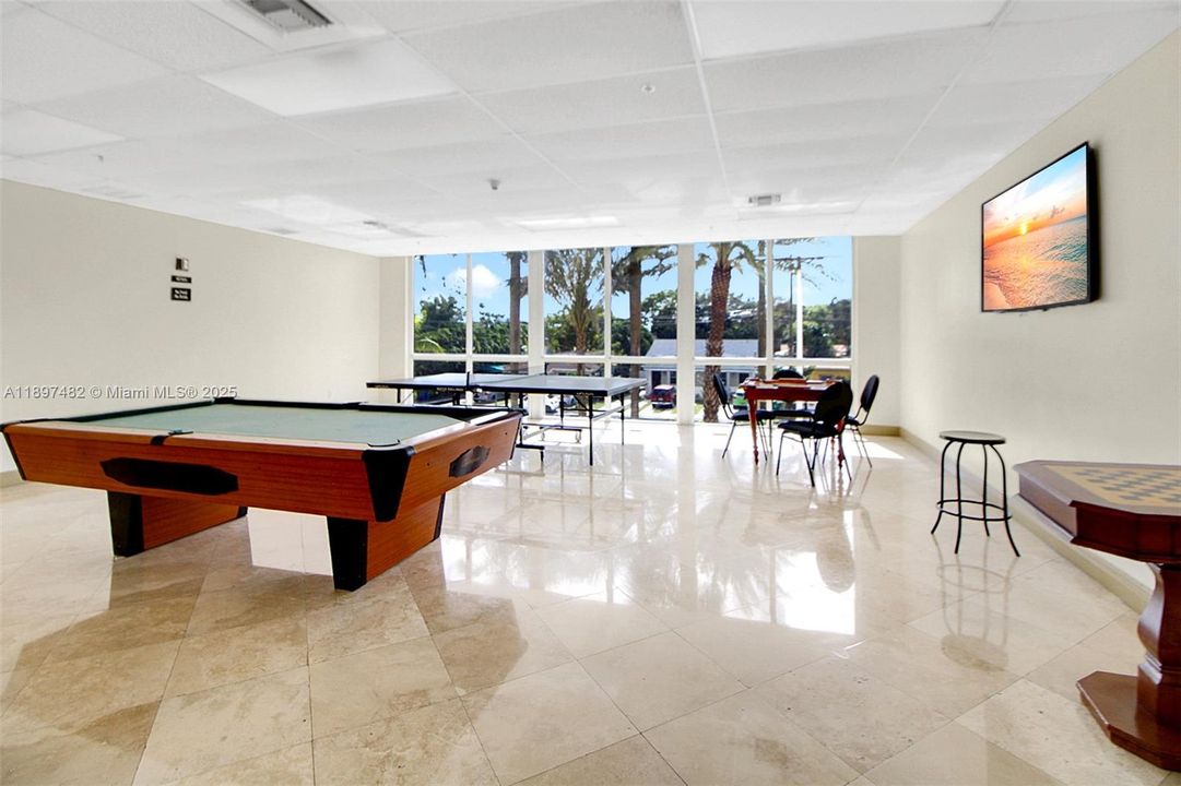 最近售出: $390,000 (2 贝兹, 2 浴室, 828 平方英尺)